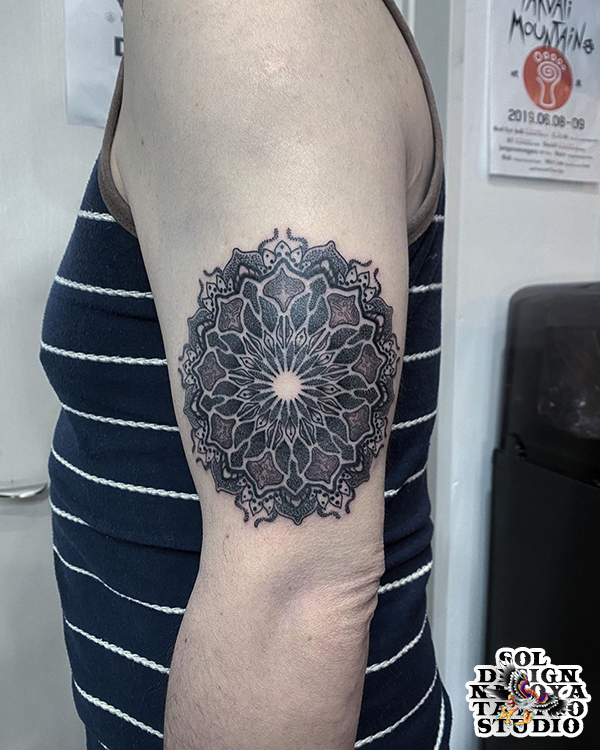 大須　タトゥー　トライバル